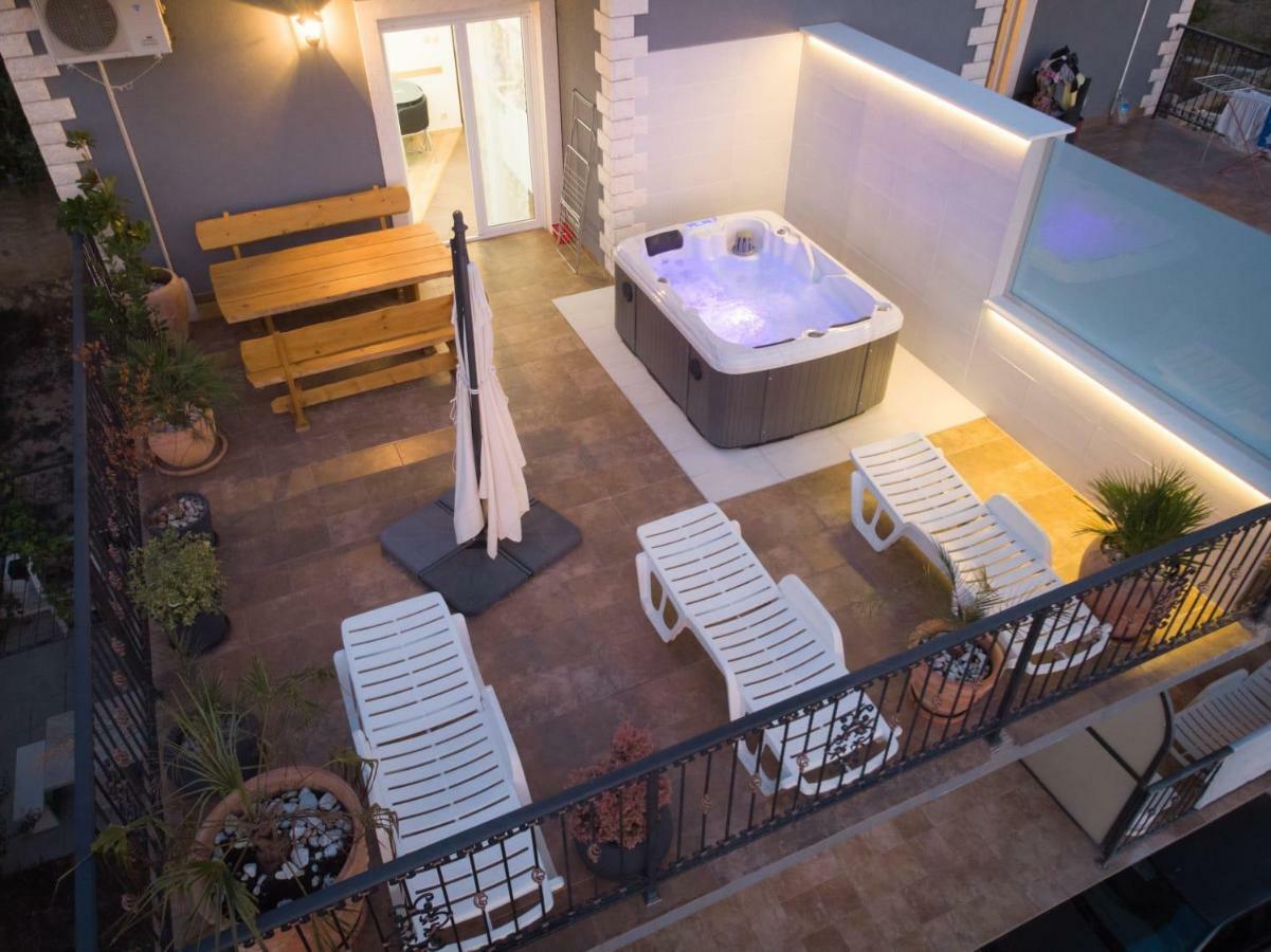 Sea View Apartments With Jaccuzzi Подстрана Екстер'єр фото