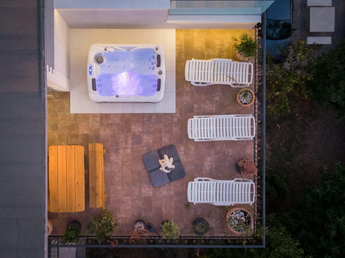 Sea View Apartments With Jaccuzzi Подстрана Екстер'єр фото