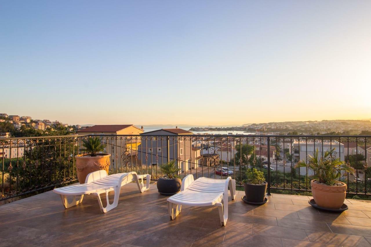 Sea View Apartments With Jaccuzzi Подстрана Екстер'єр фото