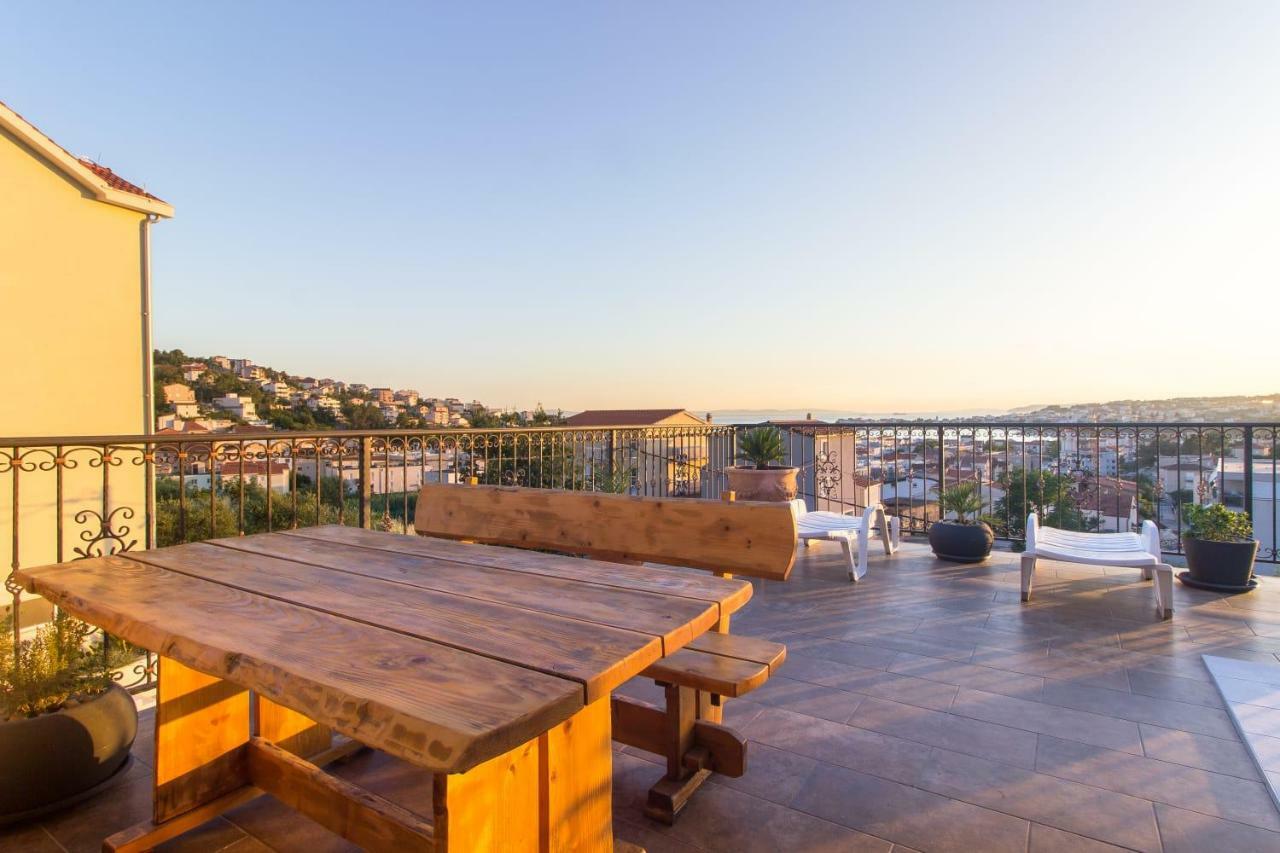 Sea View Apartments With Jaccuzzi Подстрана Екстер'єр фото